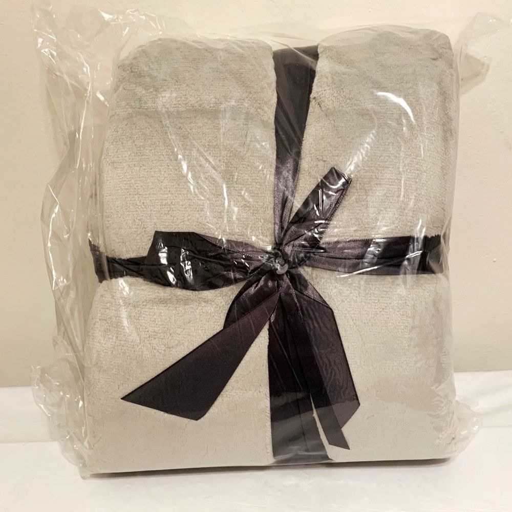 Bath Robe with Blanket Set in Light Gray - Picture 5 of 6